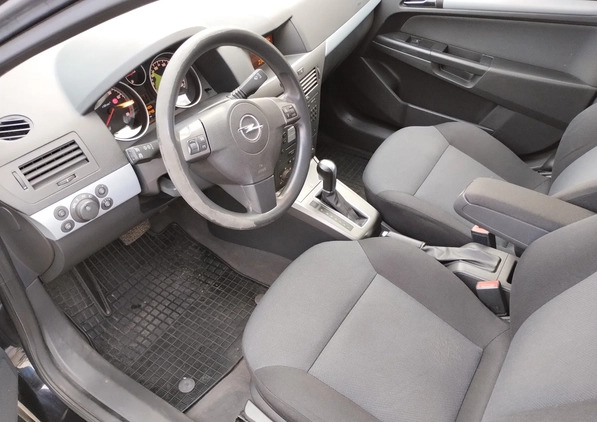 Opel Astra cena 7200 przebieg: 254248, rok produkcji 2006 z Szczecin małe 121